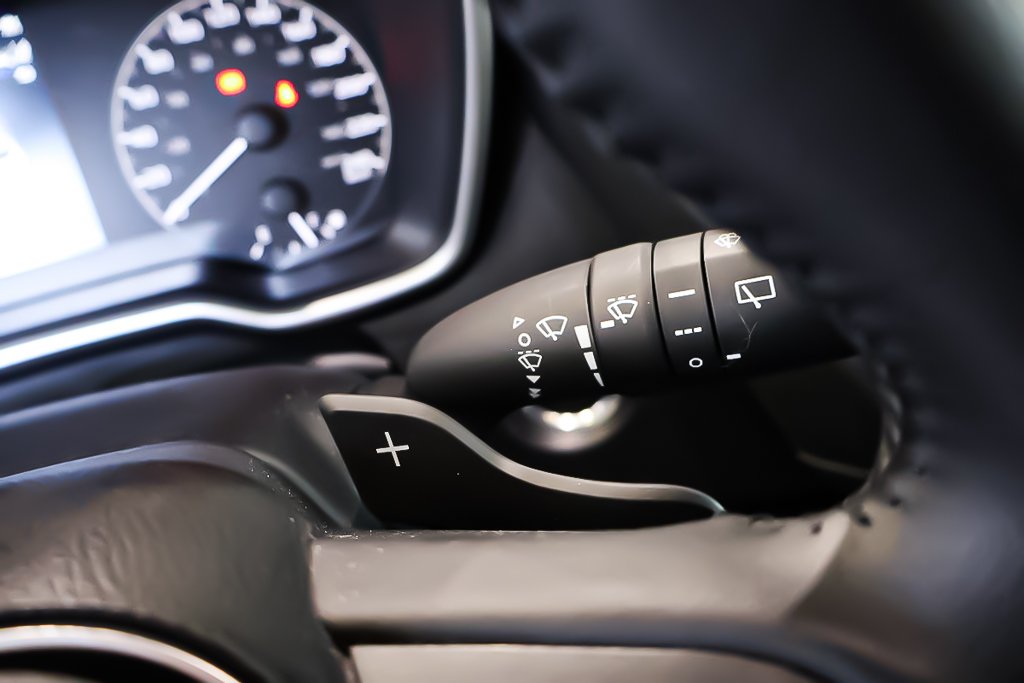 Toyota Corolla HATCHBACK SE PLUS + SIEGES CHAUFFANTS + CARPLAY 2025 à Terrebonne, Québec - 18 - w1024h768px