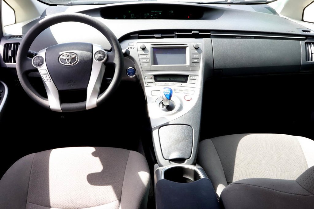 Toyota Prius HYBRIDE + BAS KILO + T/A 2013 à Terrebonne, Québec - 13 - w1024h768px