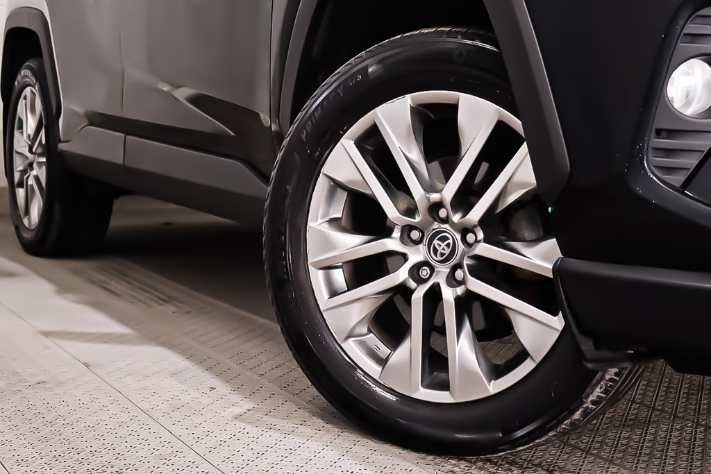 2020 Toyota RAV4 XLE + AWD + TOIT OUVRANT in Terrebonne, Quebec - 9 - w1024h768px