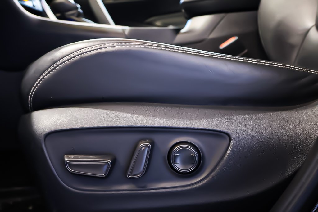 2020 Toyota RAV4 XLE + AWD + TOIT OUVRANT in Terrebonne, Quebec - 13 - w1024h768px