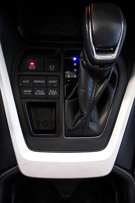 2020 Toyota RAV4 XLE + AWD + TOIT OUVRANT in Terrebonne, Quebec - 25 - w1024h768px