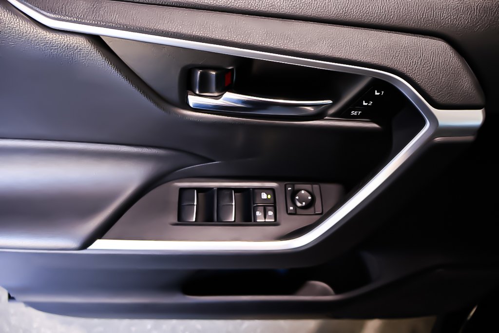 2020 Toyota RAV4 XLE + AWD + TOIT OUVRANT in Terrebonne, Quebec - 27 - w1024h768px