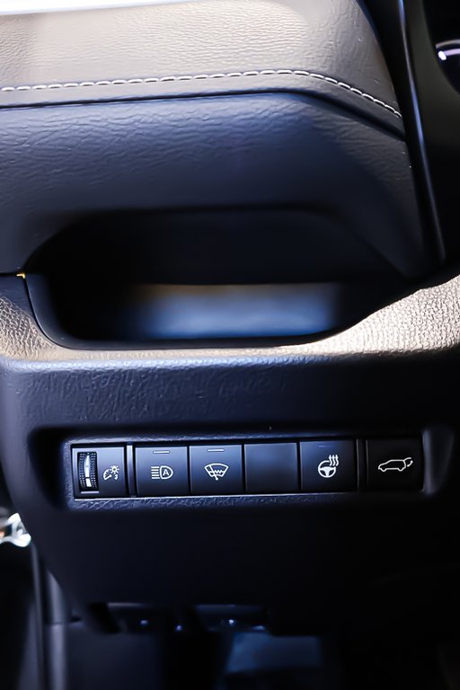 2020 Toyota RAV4 XLE + AWD + TOIT OUVRANT in Terrebonne, Quebec - 26 - w1024h768px