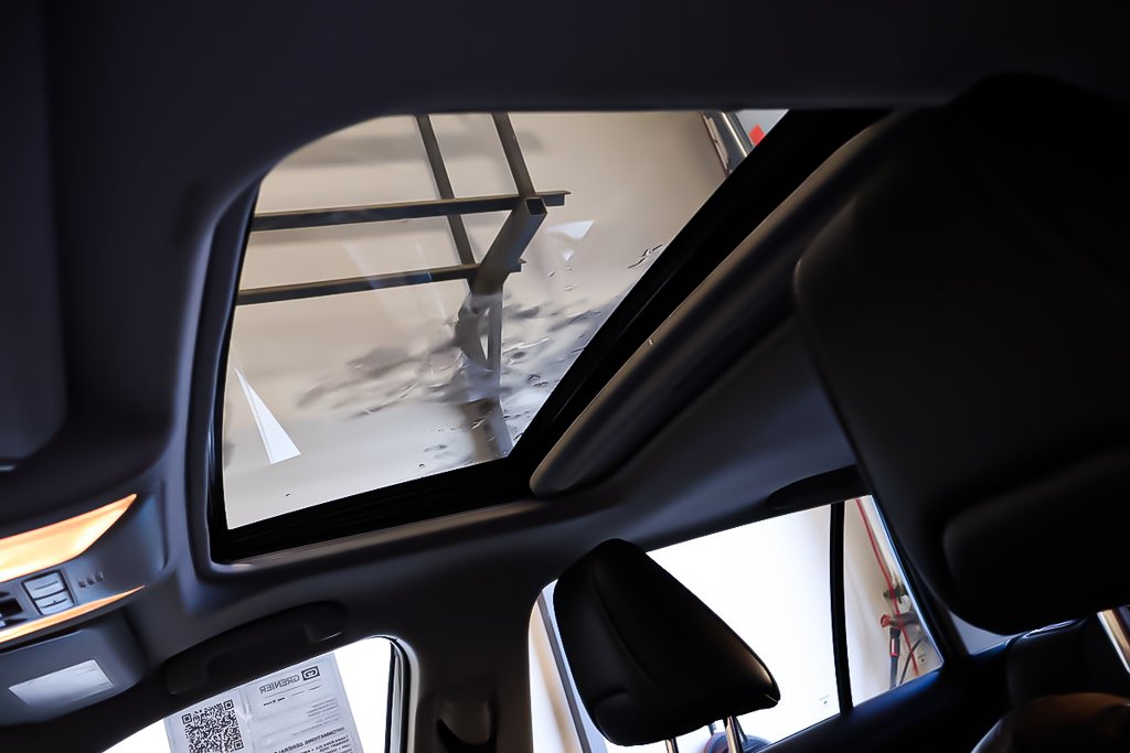 2020 Toyota RAV4 XLE + AWD + TOIT OUVRANT in Terrebonne, Quebec - 11 - w1024h768px