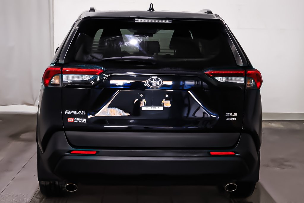 2020 Toyota RAV4 XLE + AWD + TOIT OUVRANT in Terrebonne, Quebec - 6 - w1024h768px