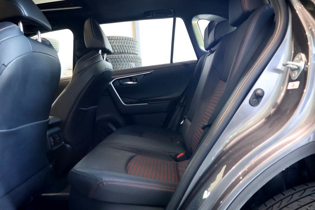 2023 Toyota RAV4 PRIME XSE + HYBRIDE + AWD + TOIT OUVRANT in Terrebonne, Quebec - 29 - w1024h768px