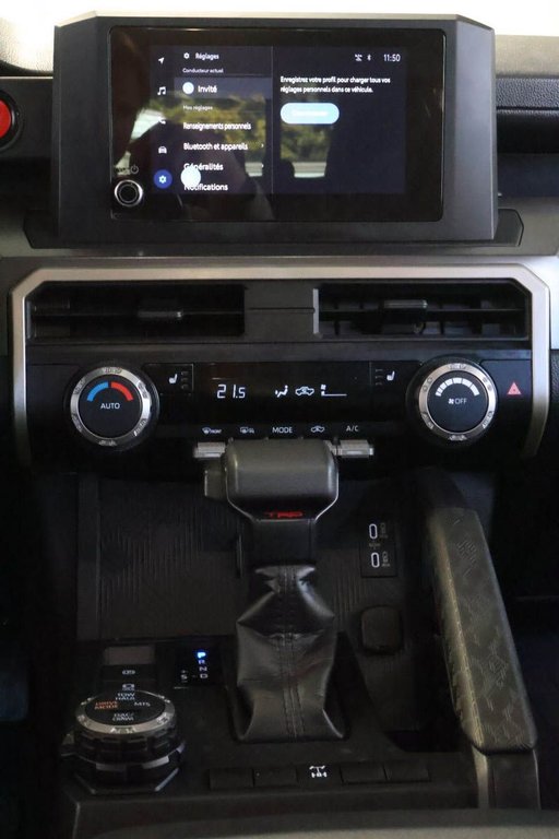 Toyota TACOMA 4X4 + DOUBLE CAB + ATTACHE-REMORQUE 2025 à Terrebonne, Québec - 19 - w1024h768px