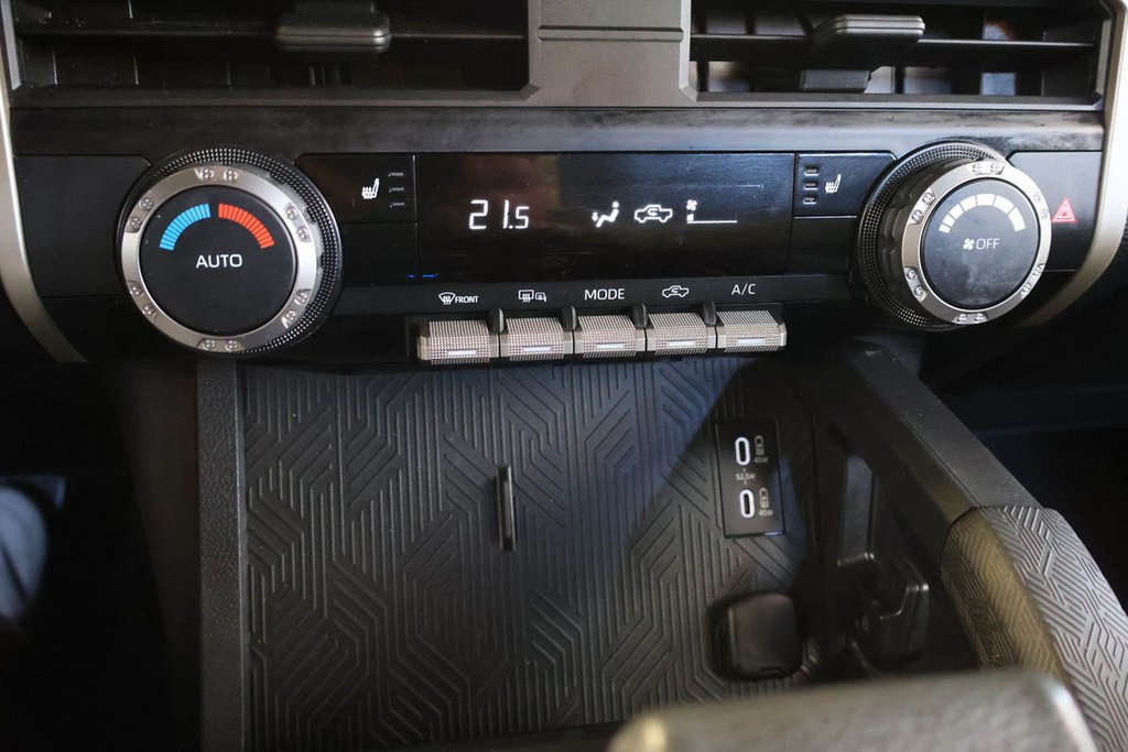 Toyota TACOMA 4X4 + DOUBLE CAB + ATTACHE-REMORQUE 2025 à Terrebonne, Québec - 22 - w1024h768px