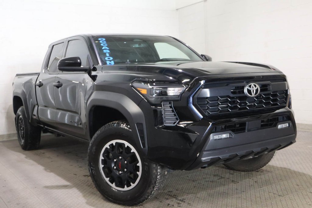 Toyota TACOMA 4X4 + DOUBLE CAB + ATTACHE-REMORQUE 2025 à Terrebonne, Québec - 1 - w1024h768px