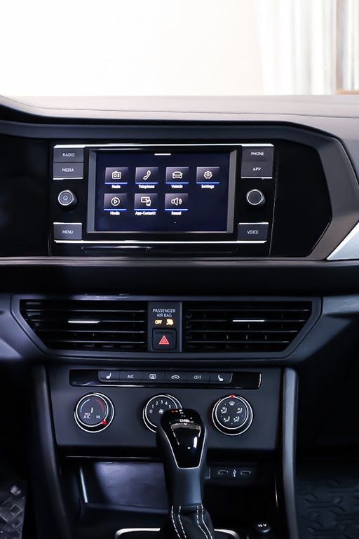 2023 Volkswagen Jetta TRENDLINE + FWD + AUTOMATIQUE in Terrebonne, Quebec - 19 - w1024h768px