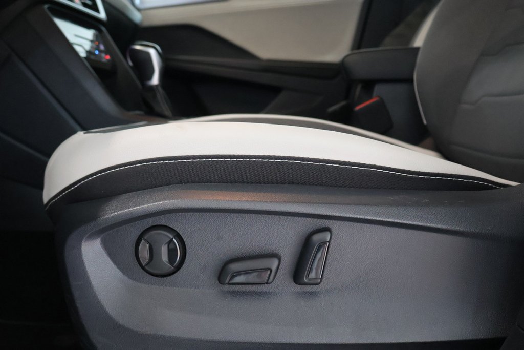 2025 Volkswagen TAOS COMFORTLINE + AWD + SIEGES ET VOLANT CHAUFFANTS in Terrebonne, Quebec - 7 - w1024h768px