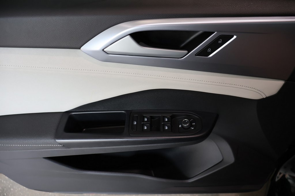 2025 Volkswagen TAOS COMFORTLINE + AWD + SIEGES ET VOLANT CHAUFFANTS in Terrebonne, Quebec - 22 - w1024h768px