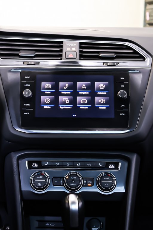 2021 Volkswagen Tiguan R-LINE + AWD + TOIT OUVRANT PANO in Terrebonne, Quebec - 21 - w1024h768px