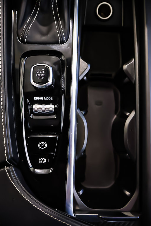 Volvo V90 T6 R-DESIGN + AWD + TOIT OUVRANT PANO 2018 à Terrebonne, Québec - 26 - w1024h768px