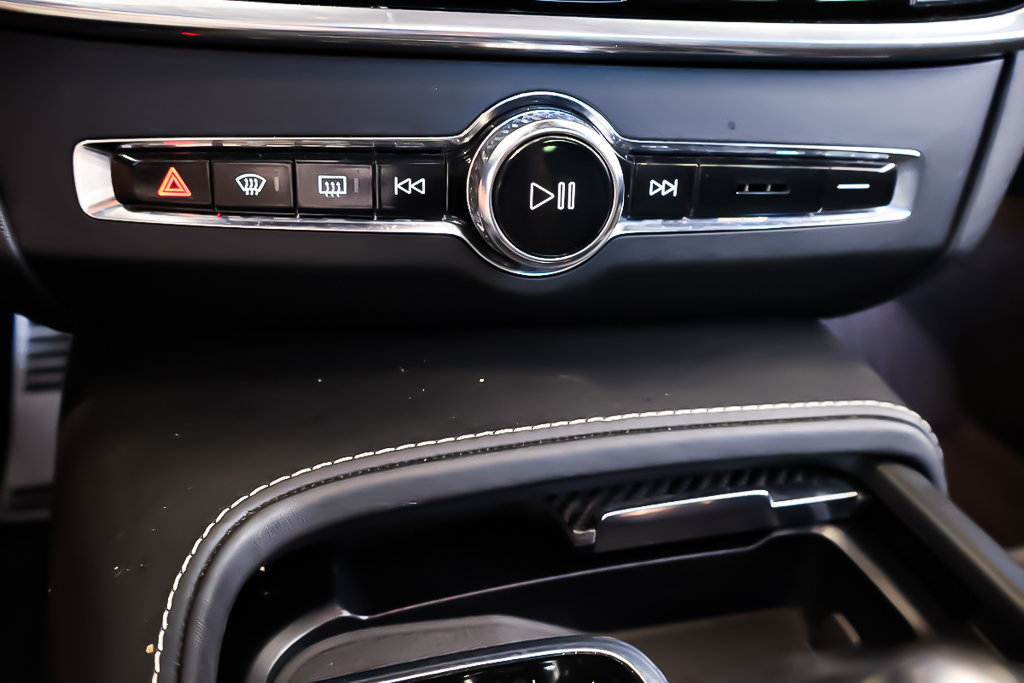 Volvo V90 T6 R-DESIGN + AWD + TOIT OUVRANT PANO 2018 à Terrebonne, Québec - 25 - w1024h768px