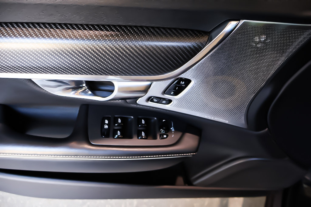 Volvo V90 T6 R-DESIGN + AWD + TOIT OUVRANT PANO 2018 à Terrebonne, Québec - 27 - w1024h768px