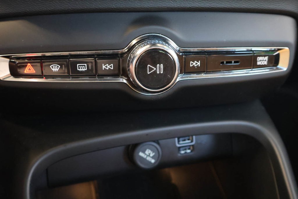 Volvo XC40 INSCRIPTION T5 + AWD + TOIT OUVRANT PANO 2022 à Terrebonne, Québec - 23 - w1024h768px