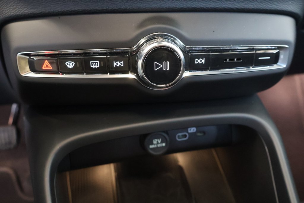 2023 Volvo XC40 RECHARGE PLUS PURE ELECTRIC + TWIN MOTOR in Terrebonne, Quebec - 14 - w1024h768px