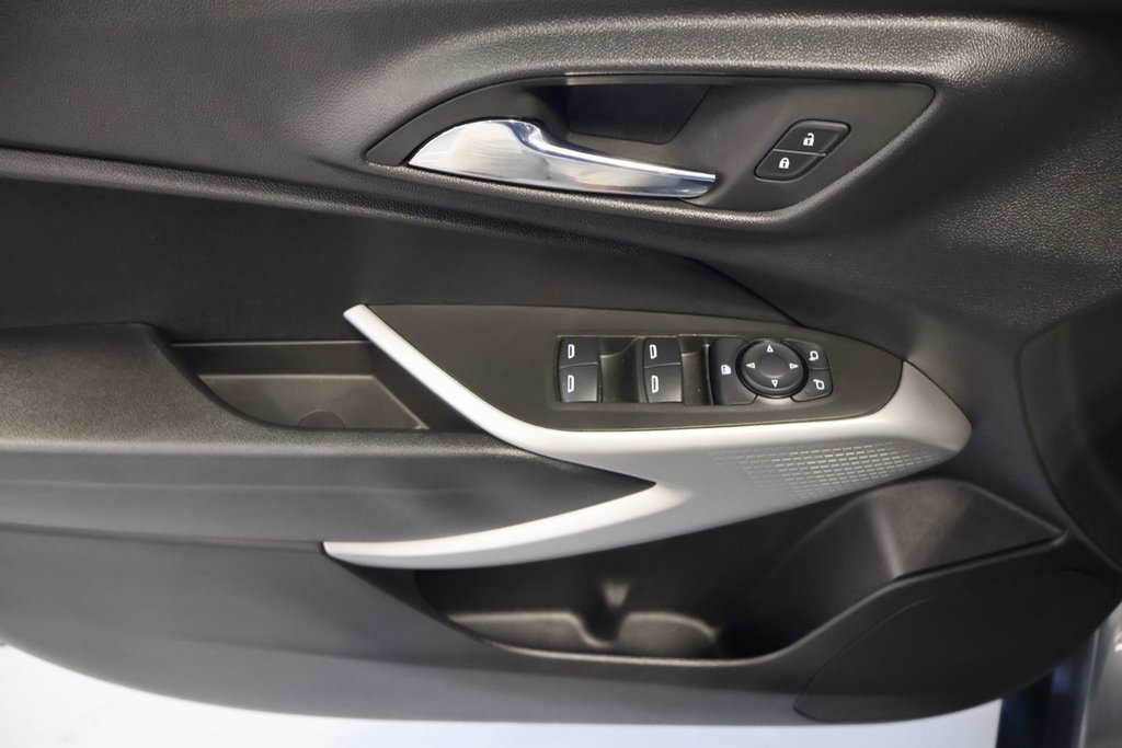 Chevrolet Trax LS, Démarreur, Carplay, Banc chauffants 2024 à Mascouche, Québec - 25 - w1024h768px