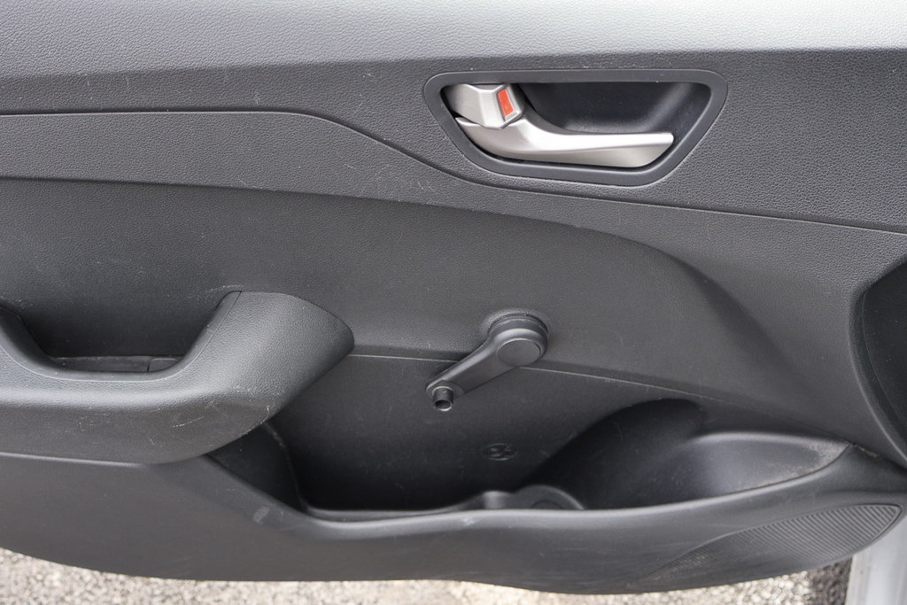 Hyundai Accent Essential, 1 Proprio, Jamais accidenté, Bas kilo 2019 à Terrebonne, Québec - 25 - w1024h768px
