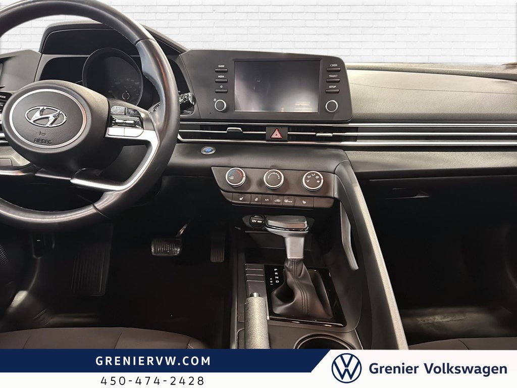 Hyundai Elantra Preferred, 1 seul Propriétaire, Sieges chauffant 2023 à Mascouche, Québec - 10 - w1024h768px