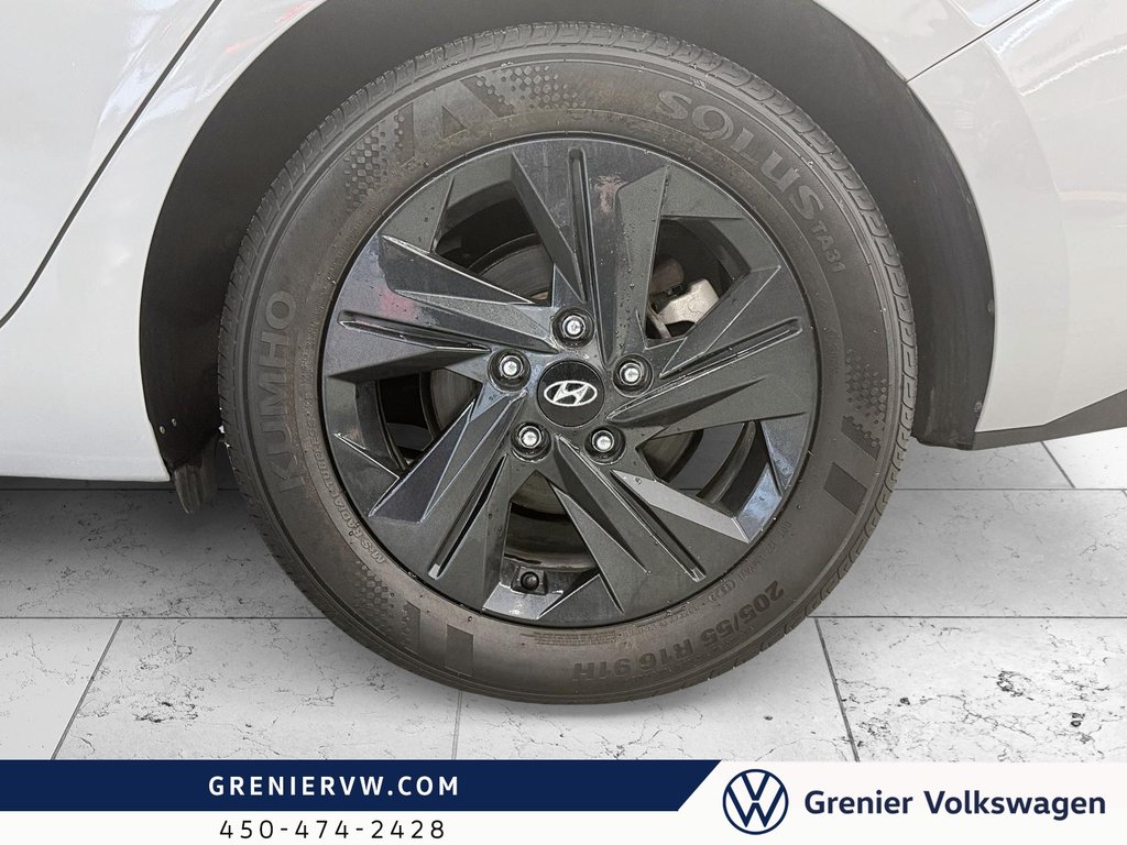 Hyundai Elantra Preferred, 1 seul Propriétaire, Sieges chauffant 2023 à Mascouche, Québec - 5 - w1024h768px