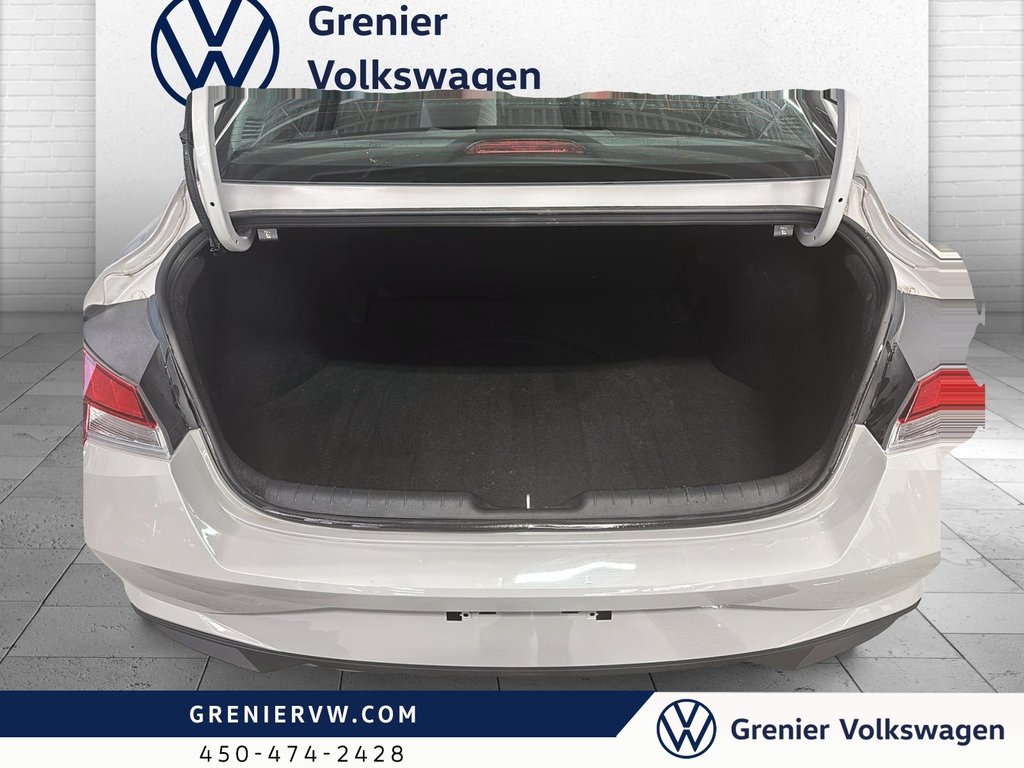 Hyundai Elantra Preferred, 1 seul Propriétaire, Sieges chauffant 2023 à Mascouche, Québec - 9 - w1024h768px