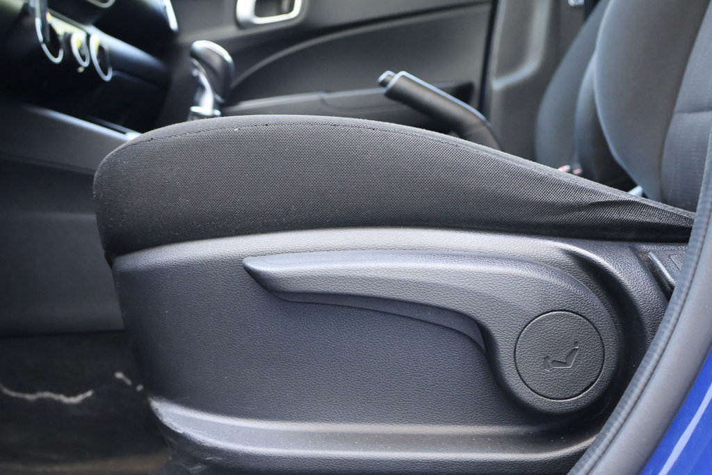 2021 Hyundai Venue Essential, Caméra, Banc chauffants, Carplay in Mascouche, Quebec - 4 - w1024h768px
