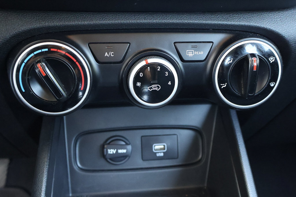 2021 Hyundai Venue Essential, Caméra, Banc chauffants, Carplay in Mascouche, Quebec - 16 - w1024h768px