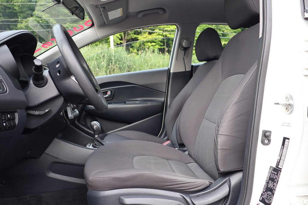 Kia Rio LX, Bluetooth, Banc chauffants, Air climatisé 2017 à Mascouche, Québec - 9 - w1024h768px