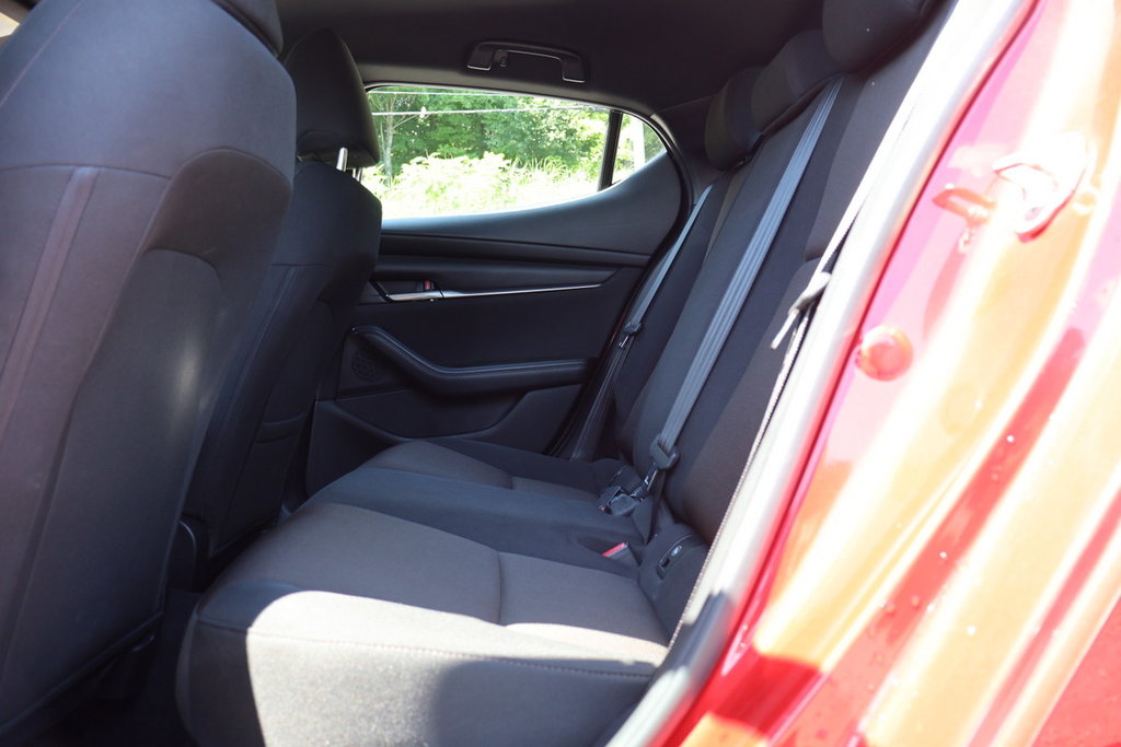 2020 Mazda 3 GX Sport, Caméra, Bluetooth, 8 Pneus in Mascouche, Quebec - 28 - w1024h768px