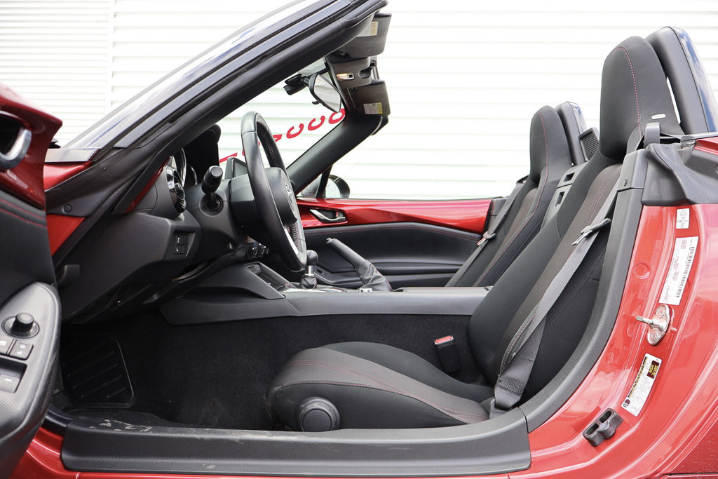 Mazda MX 5 50th, Jantes BBS, Audio bose, Banc chauffants 2018 à Terrebonne, Québec - 13 - w1024h768px