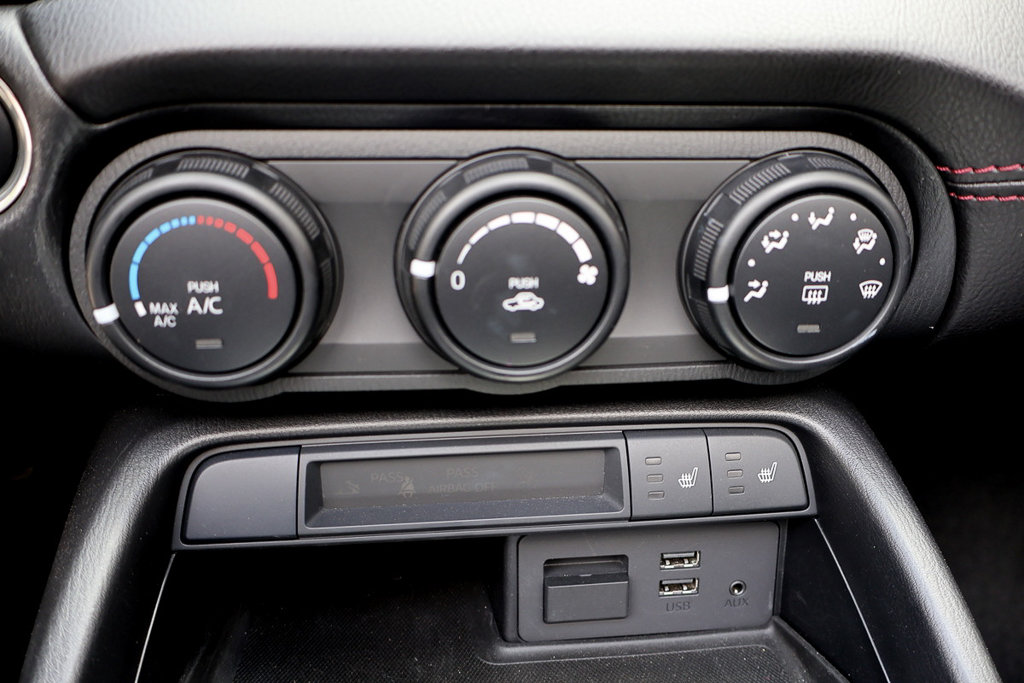 Mazda MX 5 50th, Jantes BBS, Audio bose, Banc chauffants 2018 à Terrebonne, Québec - 23 - w1024h768px
