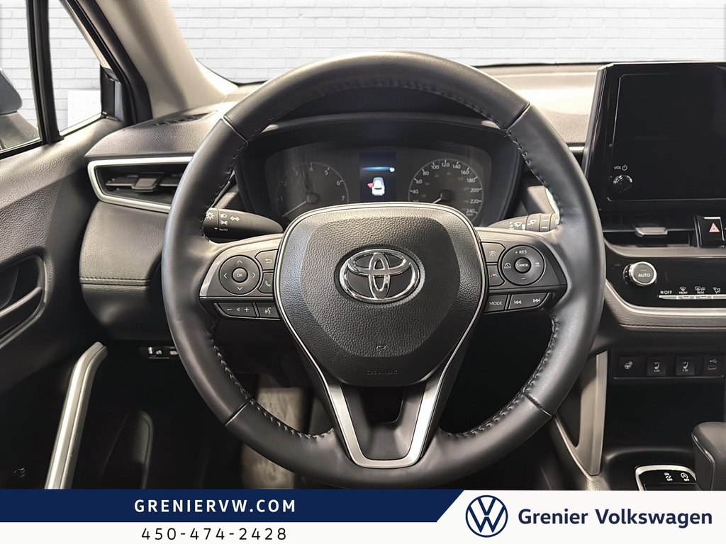 2024 Toyota Corolla Cross LE, Carplay, Caméra, Pneus été-hiver inclus in Terrebonne, Quebec - 11 - w1024h768px