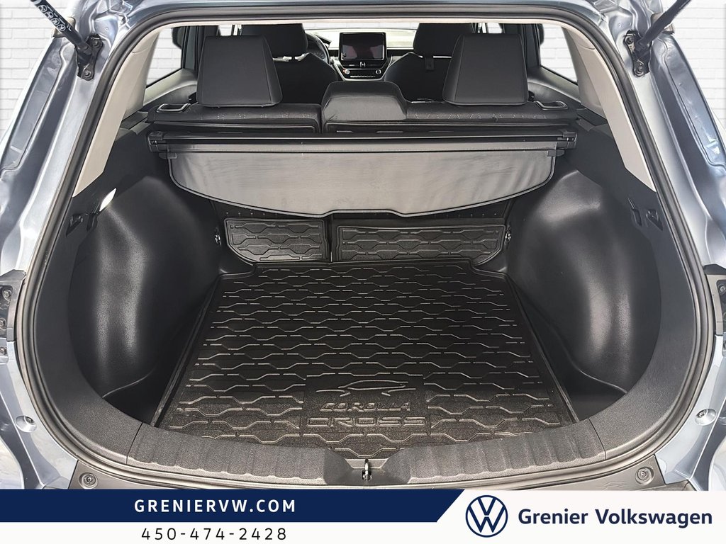 2024 Toyota Corolla Cross LE, Carplay, Caméra, Pneus été-hiver inclus in Terrebonne, Quebec - 7 - w1024h768px