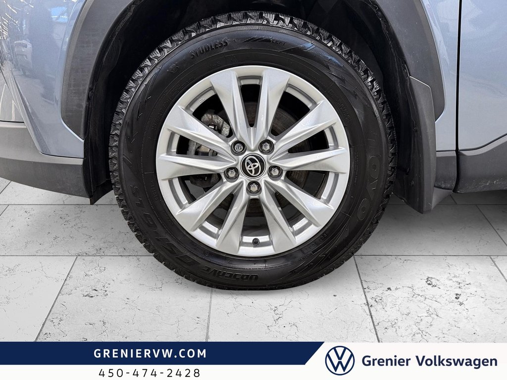 2024 Toyota Corolla Cross LE, Carplay, Caméra, Pneus été-hiver inclus in Terrebonne, Quebec - 3 - w1024h768px