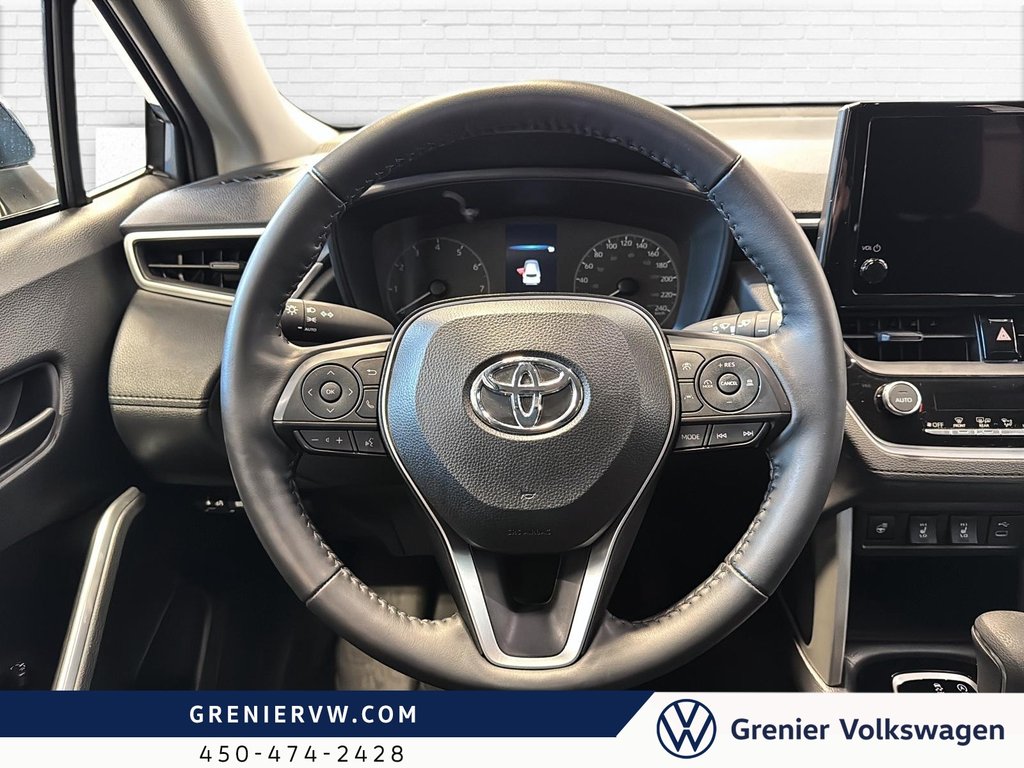 2024 Toyota Corolla Cross LE, Carplay, Caméra, Pneus été-hiver inclus in Mascouche, Quebec - 11 - w1024h768px