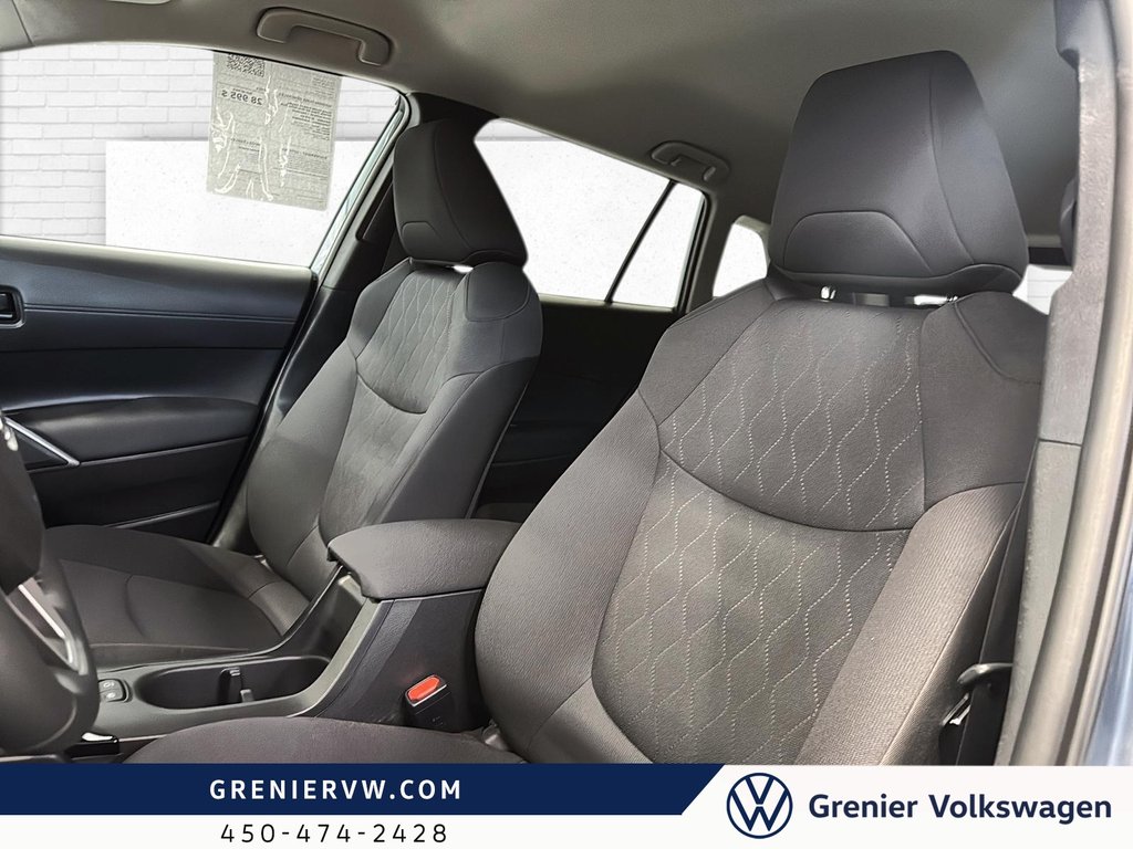 2024 Toyota Corolla Cross LE, Carplay, Caméra, Pneus été-hiver inclus in Terrebonne, Quebec - 13 - w1024h768px