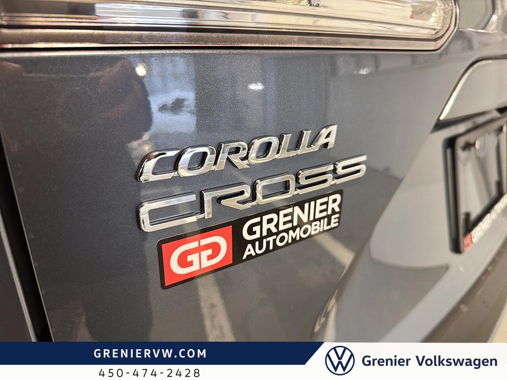 2024 Toyota Corolla Cross LE, Carplay, Caméra, Pneus été-hiver inclus in Terrebonne, Quebec - 9 - w1024h768px