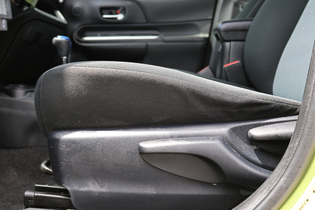 2015 Toyota Prius C Base in Mascouche, Quebec - 11 - w1024h768px