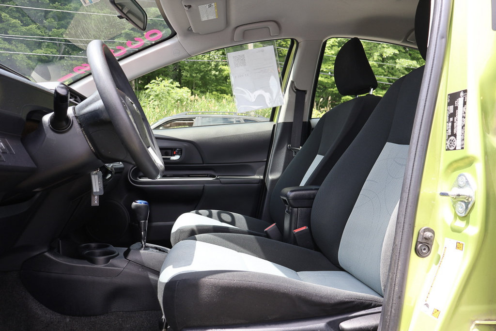 2015 Toyota Prius C Base in Mascouche, Quebec - 10 - w1024h768px