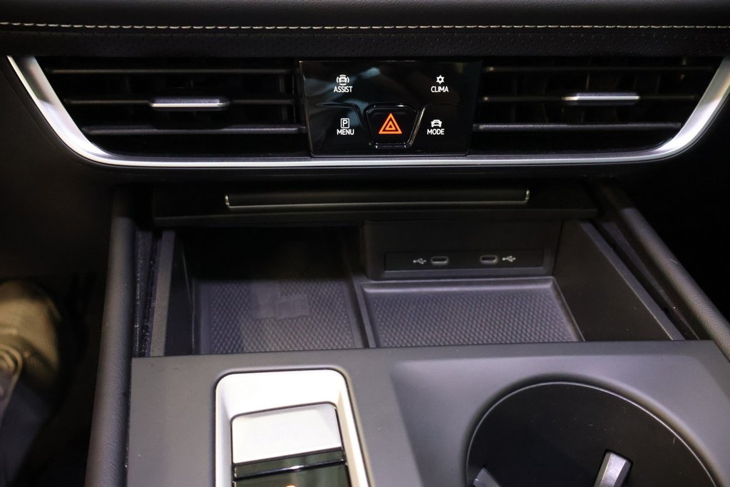 Volkswagen Atlas Cross Sport Comfortline, Carplay, Cuir, Jantes noir 2024 à Mascouche, Québec - 22 - w1024h768px