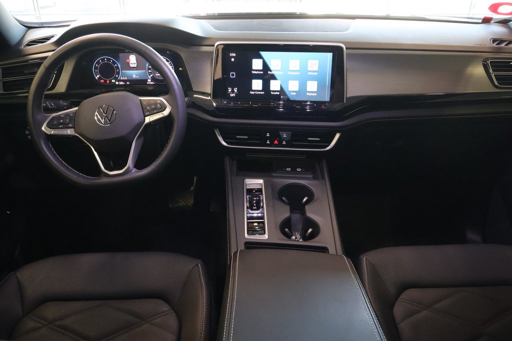 Volkswagen Atlas Cross Sport Comfortline, Carplay, Cuir, Jantes noir 2024 à Mascouche, Québec - 13 - w1024h768px