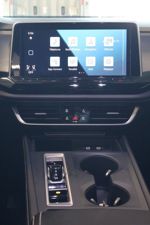 Volkswagen Atlas Cross Sport Comfortline, Carplay, Cuir, Jantes noir 2024 à Mascouche, Québec - 19 - w1024h768px