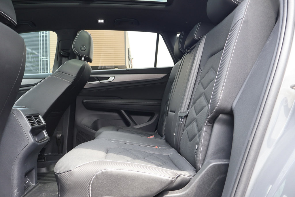 Volkswagen Atlas Cross Sport Comfortline R-Line Black Edition 2025 à Mascouche, Québec - 20 - w1024h768px