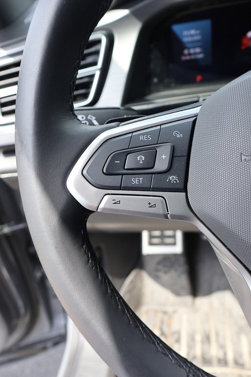 Volkswagen Atlas Cross Sport Comfortline R-Line Black Edition 2025 à Mascouche, Québec - 13 - w1024h768px