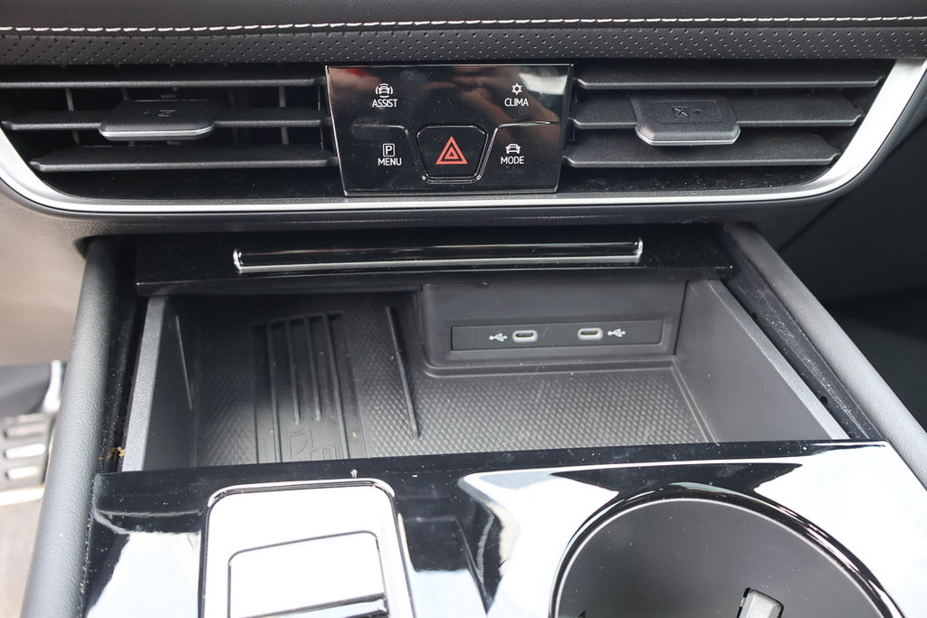 Volkswagen Atlas Cross Sport Comfortline R-Line Black Edition 2025 à Mascouche, Québec - 18 - w1024h768px