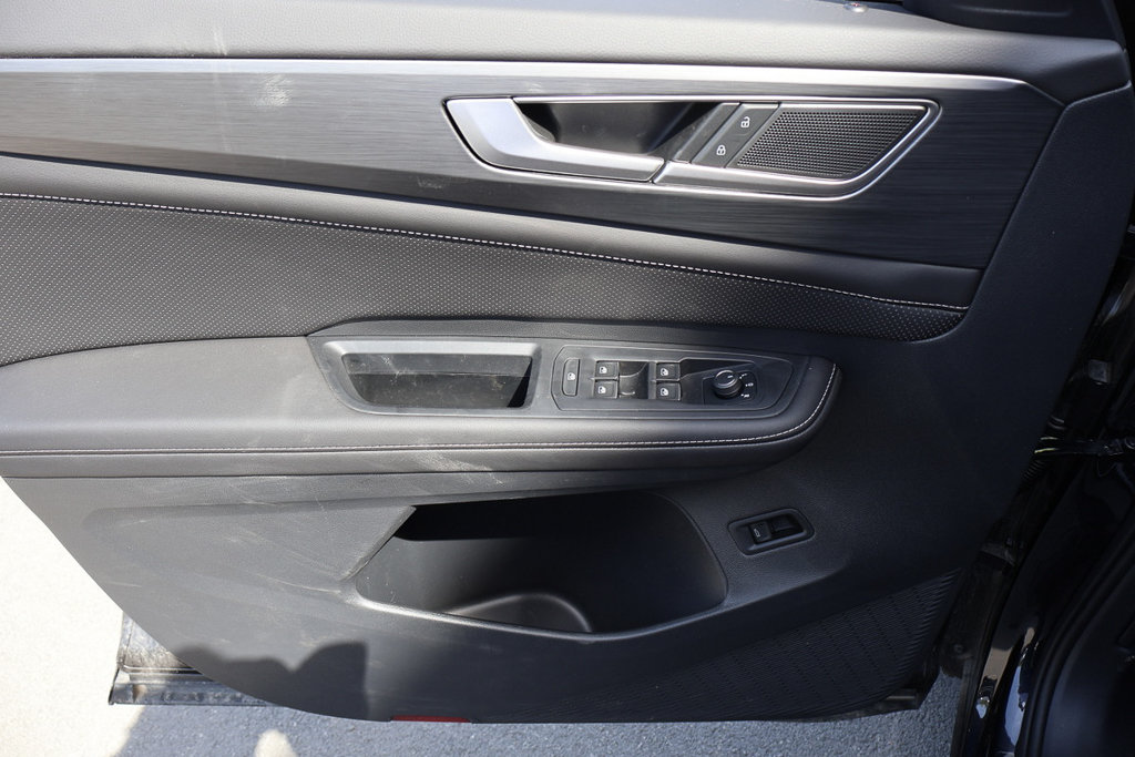 Volkswagen Atlas Cross Sport Comfortline R-Line Black Edition 2025 à Mascouche, Québec - 18 - w1024h768px