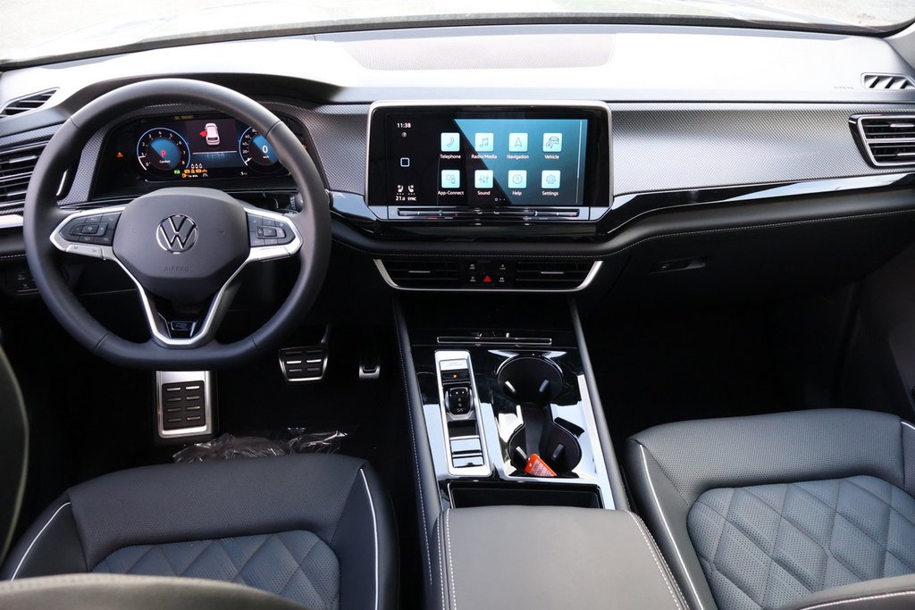 2026 Volkswagen Atlas Cross Sport Execline in Mascouche, Quebec - 8 - w1024h768px