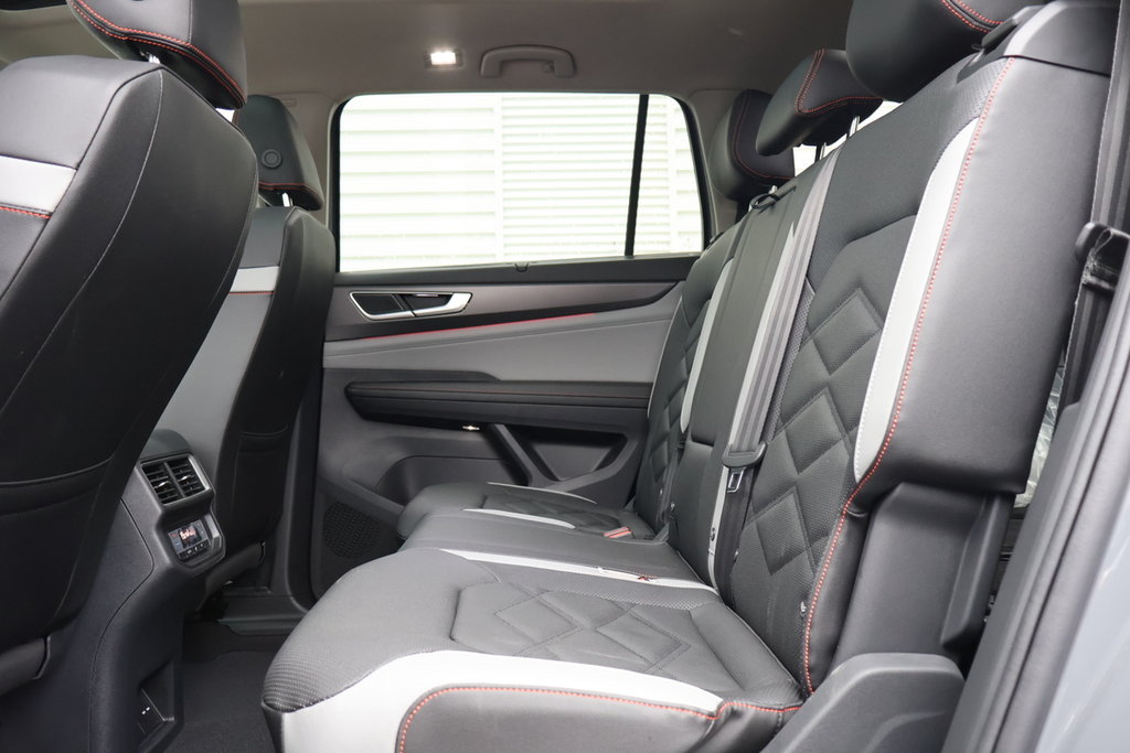 2025 Volkswagen Atlas Peak Edition in Mascouche, Quebec - 23 - w1024h768px